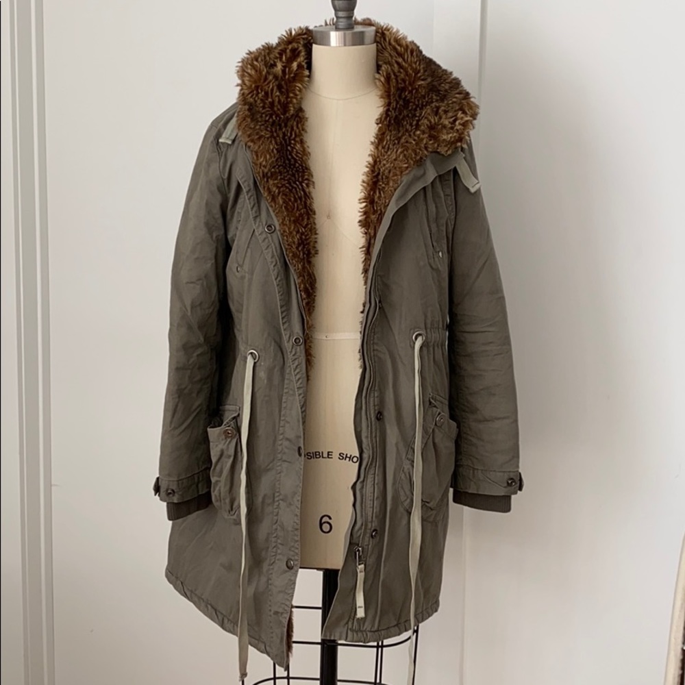 Khaki Padded Long Parka Coat w. Faux Fur